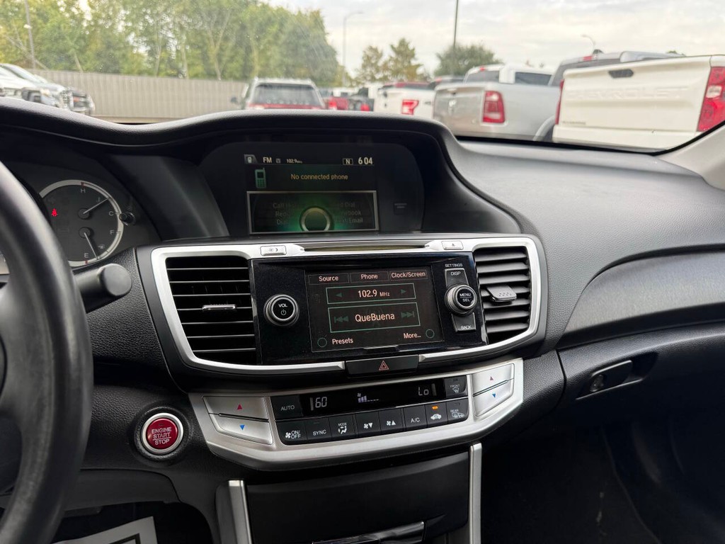 Honda Accord Sedan Vehicle Full-screen Gallery Image 24