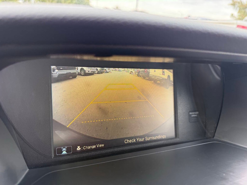 Honda Accord Sedan Vehicle Full-screen Gallery Image 26