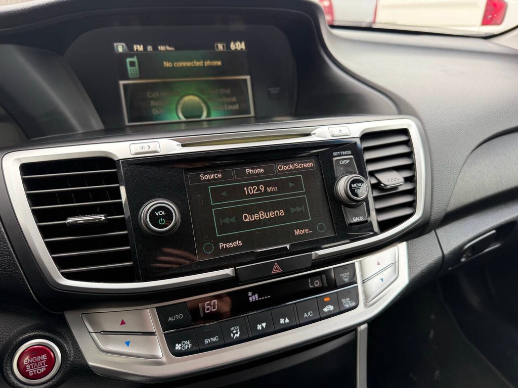 Honda Accord Sedan Vehicle Full-screen Gallery Image 27