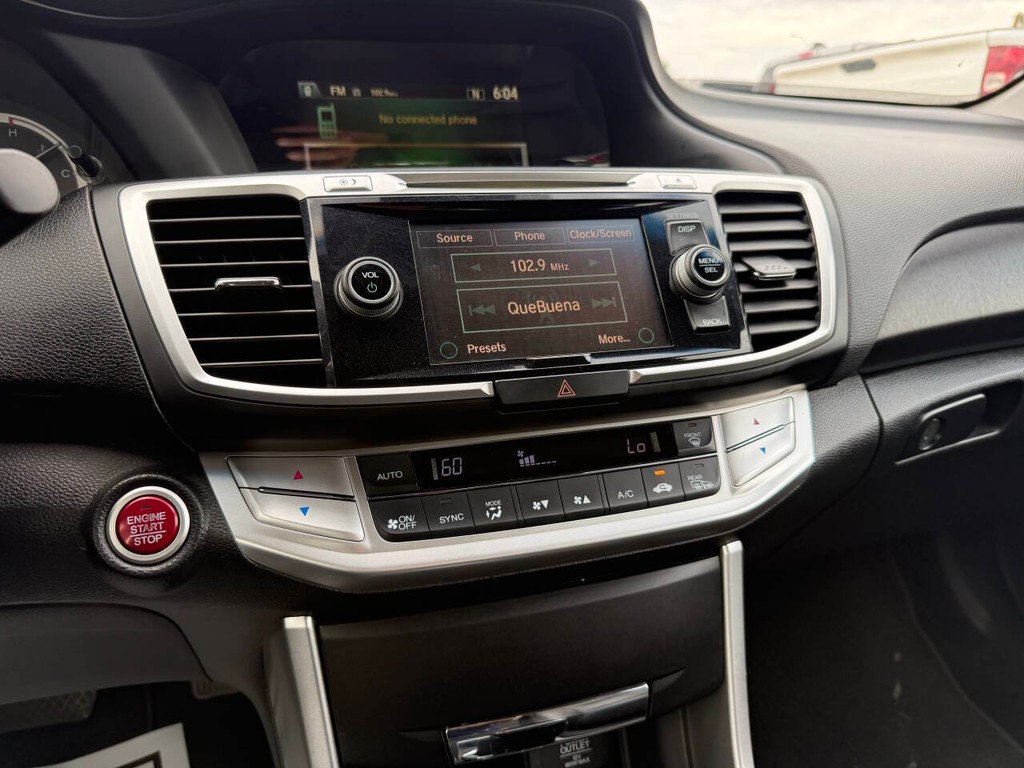 Honda Accord Sedan Vehicle Full-screen Gallery Image 28