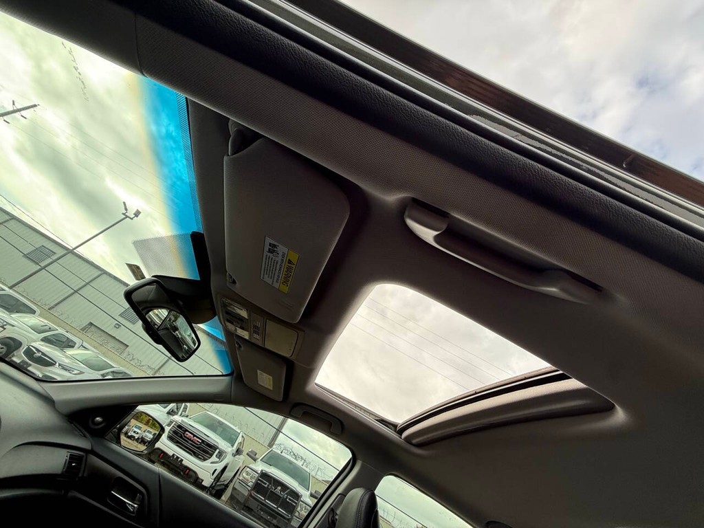 Honda Accord Sedan Vehicle Full-screen Gallery Image 31
