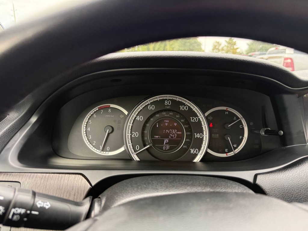 Honda Accord Sedan Vehicle Full-screen Gallery Image 32