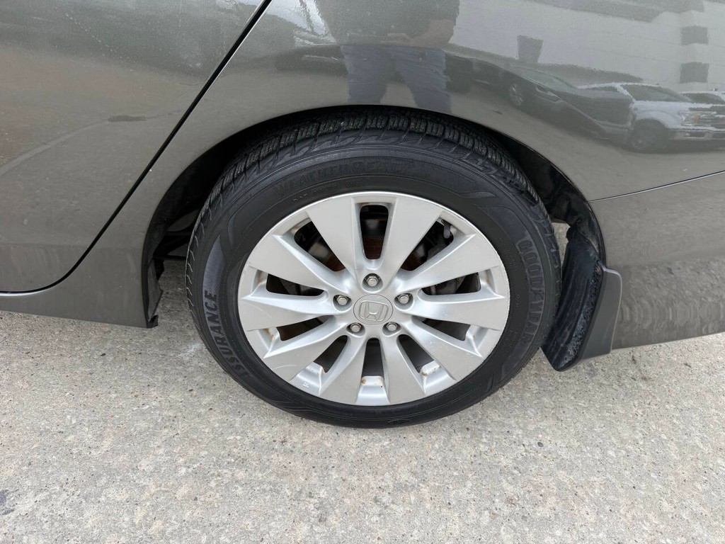 Honda Accord Sedan Vehicle Full-screen Gallery Image 37