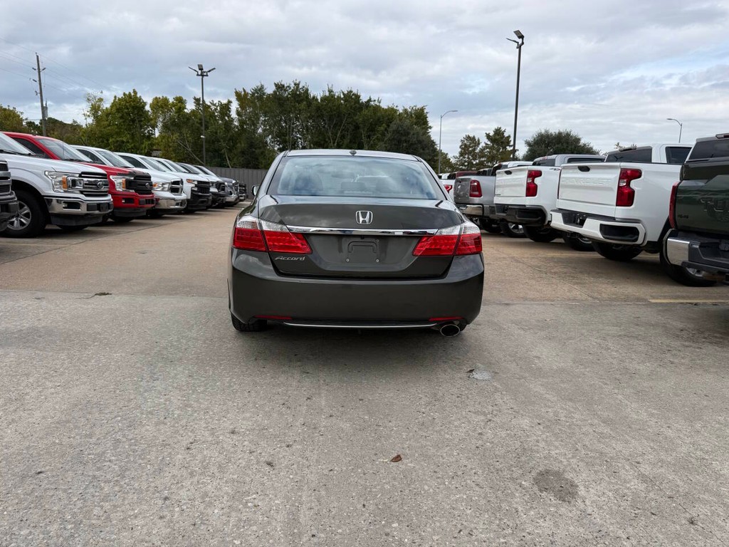 Honda Accord Sedan Vehicle Full-screen Gallery Image 39