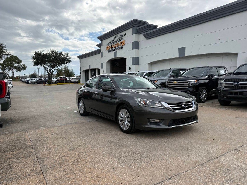 Honda Accord Sedan Vehicle Full-screen Gallery Image 42