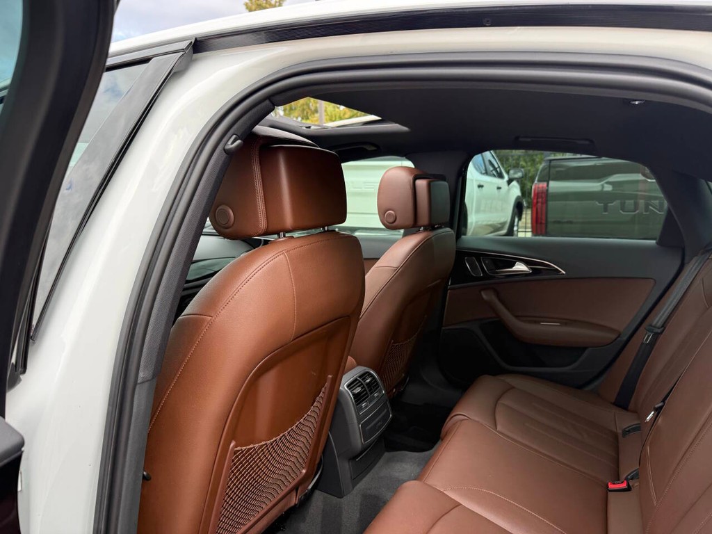 Audi A6 Vehicle Full-screen Gallery Image 12