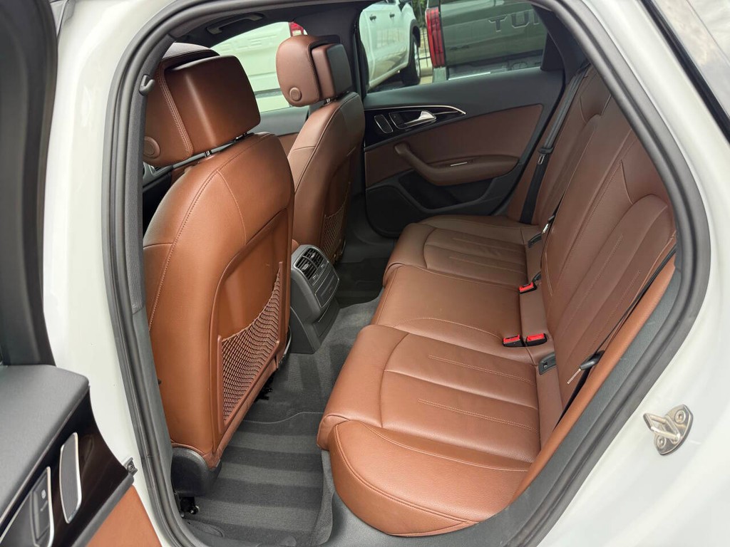 Audi A6 Vehicle Full-screen Gallery Image 13