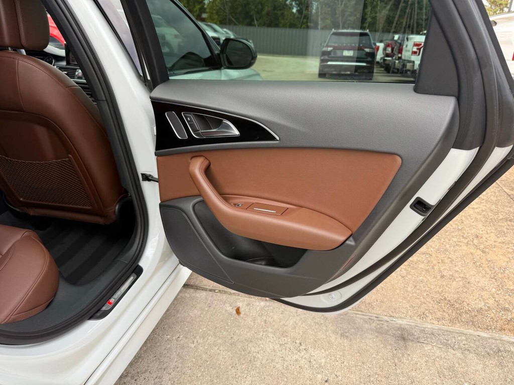 Audi A6 Vehicle Full-screen Gallery Image 16