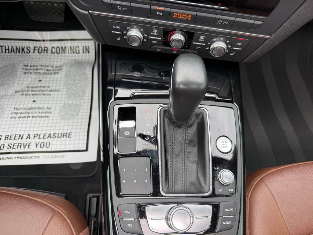 Audi A6 Vehicle Full-screen Gallery Image 29