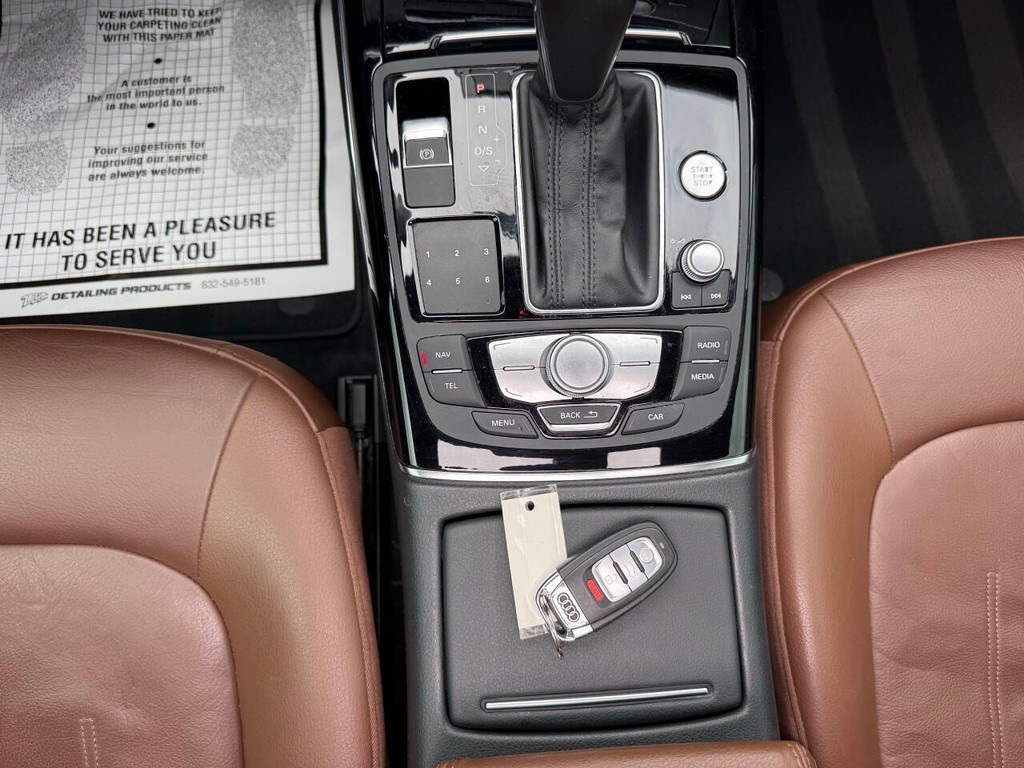 Audi A6 Vehicle Full-screen Gallery Image 30