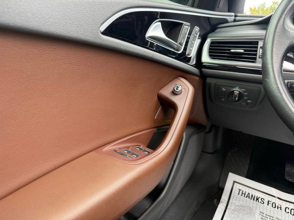 Audi A6 Vehicle Full-screen Gallery Image 31