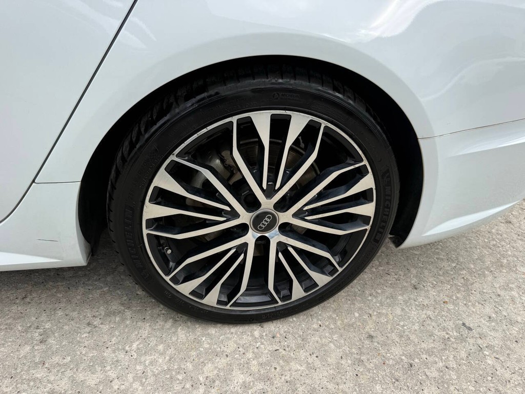 Audi A6 Vehicle Full-screen Gallery Image 37