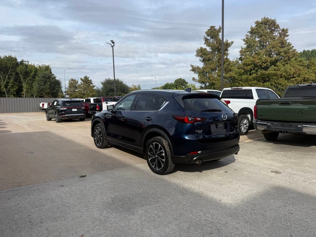 Mazda CX-5 Vehicle Full-screen Gallery Image 04