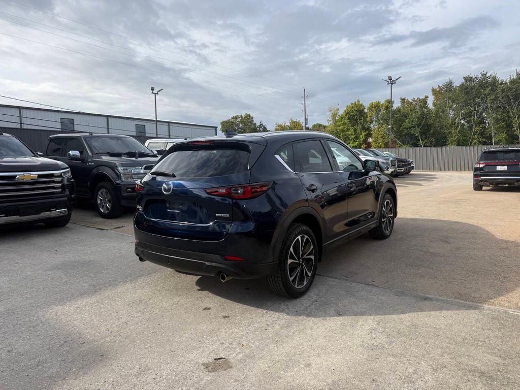 Mazda CX-5 Vehicle Full-screen Gallery Image 05