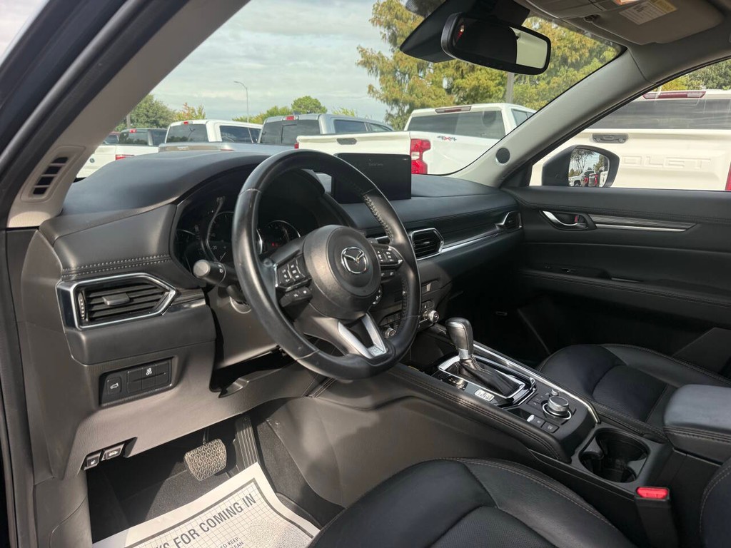 Mazda CX-5 Vehicle Full-screen Gallery Image 06