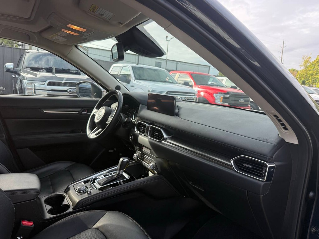 Mazda CX-5 Vehicle Full-screen Gallery Image 09