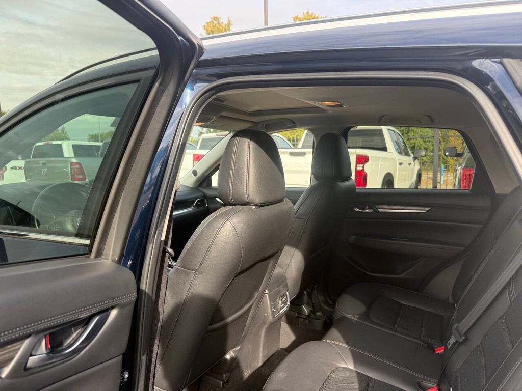 Mazda CX-5 Vehicle Full-screen Gallery Image 12