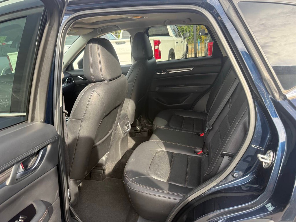Mazda CX-5 Vehicle Full-screen Gallery Image 13