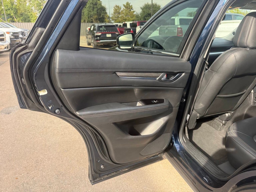 Mazda CX-5 Vehicle Full-screen Gallery Image 14