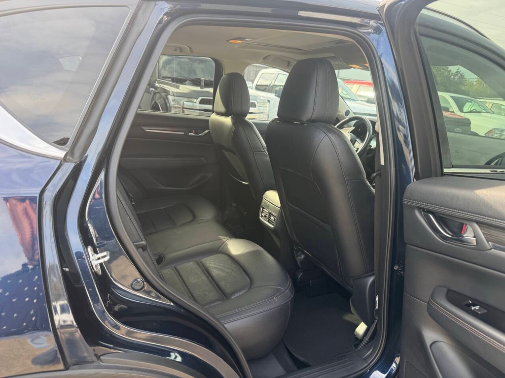Mazda CX-5 Vehicle Full-screen Gallery Image 15