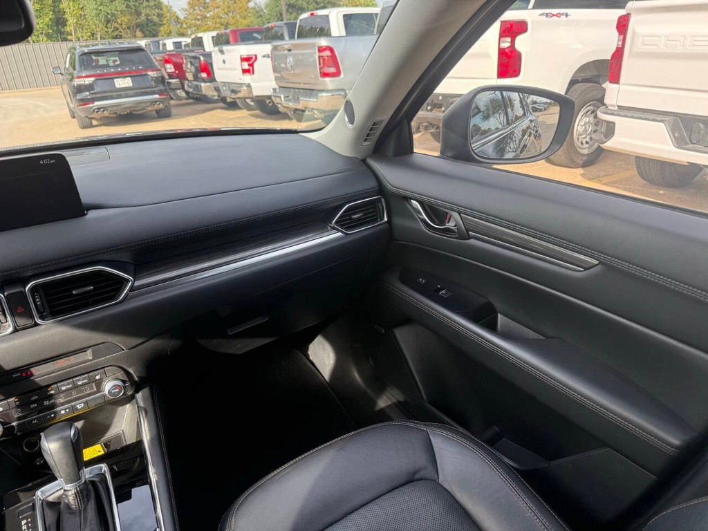 Mazda CX-5 Vehicle Full-screen Gallery Image 20