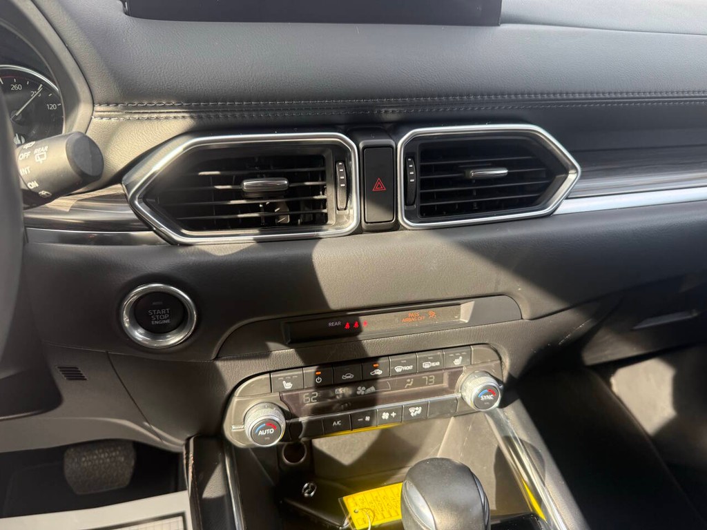 Mazda CX-5 Vehicle Full-screen Gallery Image 28