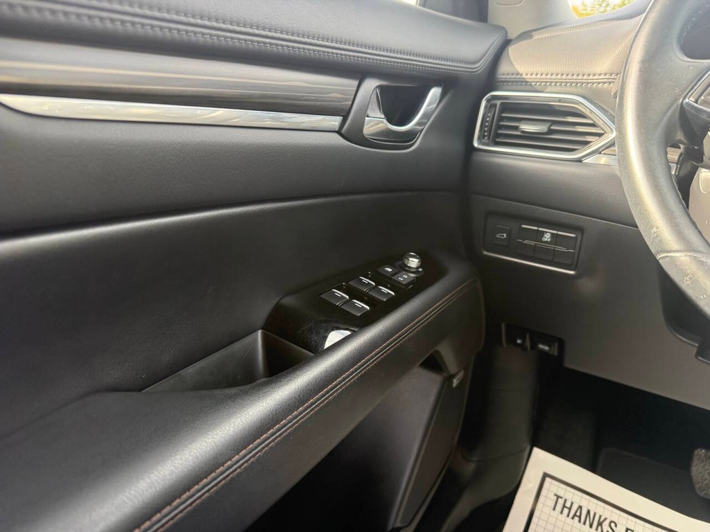Mazda CX-5 Vehicle Full-screen Gallery Image 32