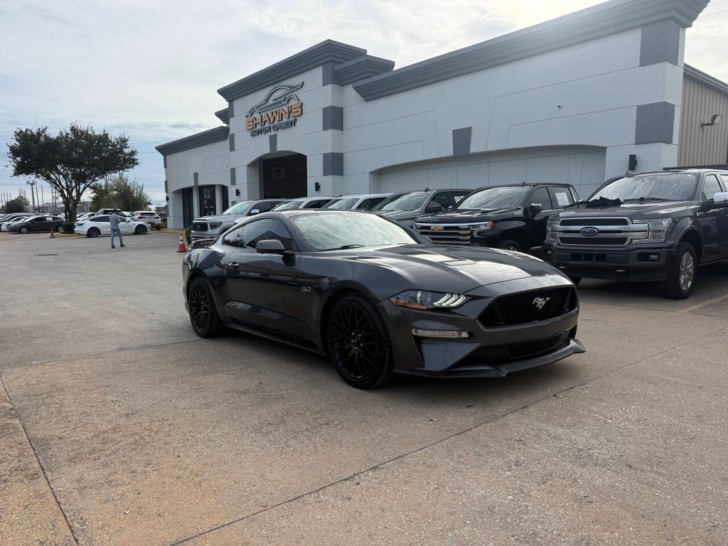 Ford Mustang Vehicle Full-screen Gallery Image 02