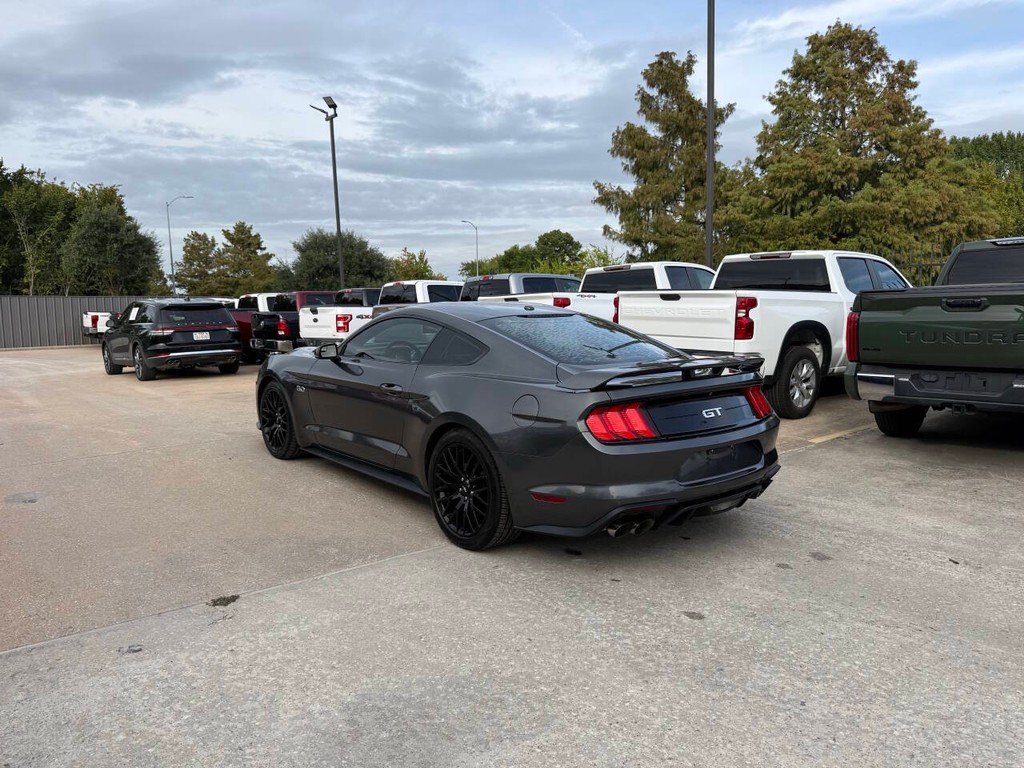 Ford Mustang Vehicle Full-screen Gallery Image 04
