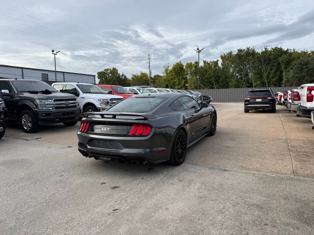 Ford Mustang Vehicle Full-screen Gallery Image 05