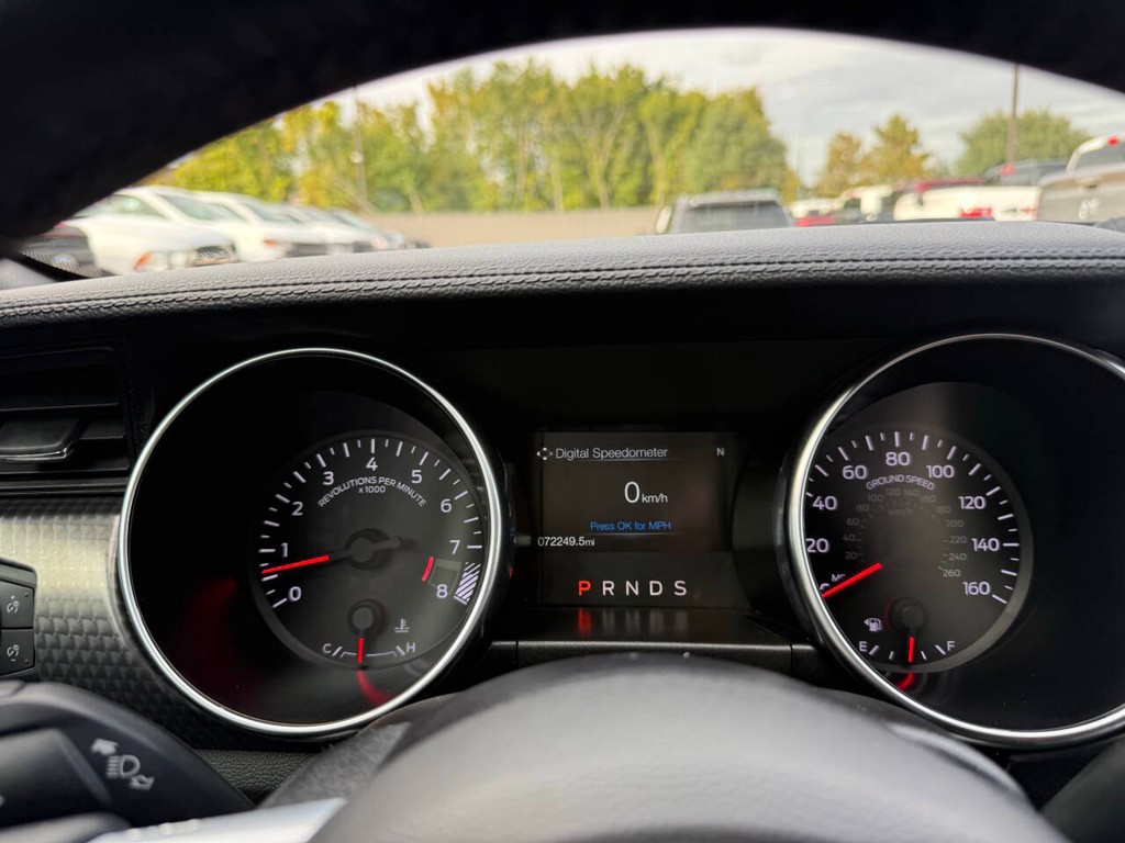 Ford Mustang Vehicle Full-screen Gallery Image 26