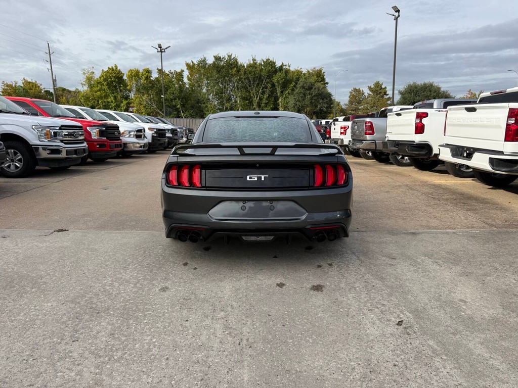 Ford Mustang Vehicle Full-screen Gallery Image 32