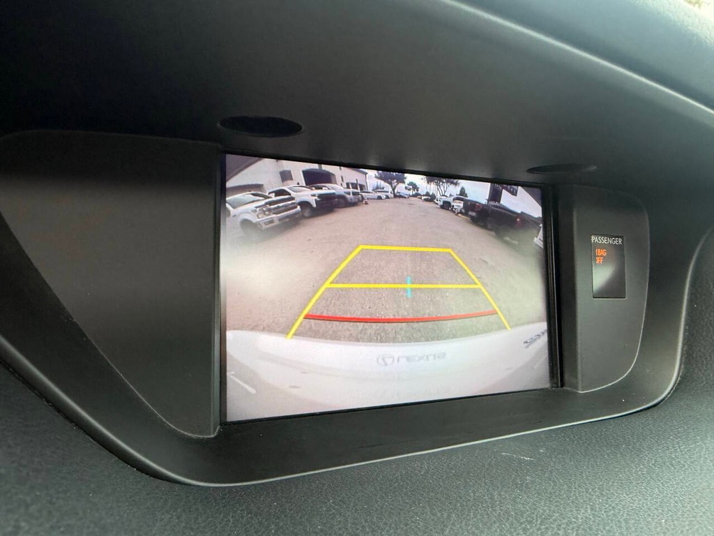 Lexus ES Vehicle Full-screen Gallery Image 27