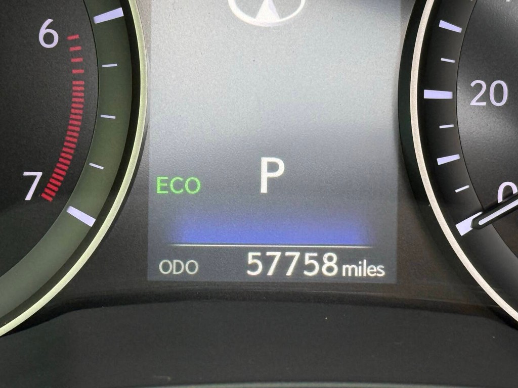 Lexus ES Vehicle Full-screen Gallery Image 37