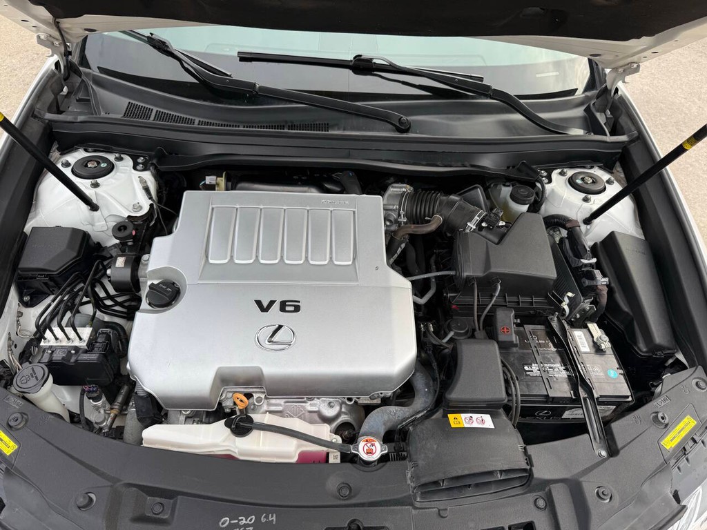 Lexus ES Vehicle Full-screen Gallery Image 39