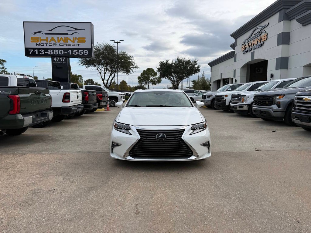Lexus ES Vehicle Full-screen Gallery Image 44
