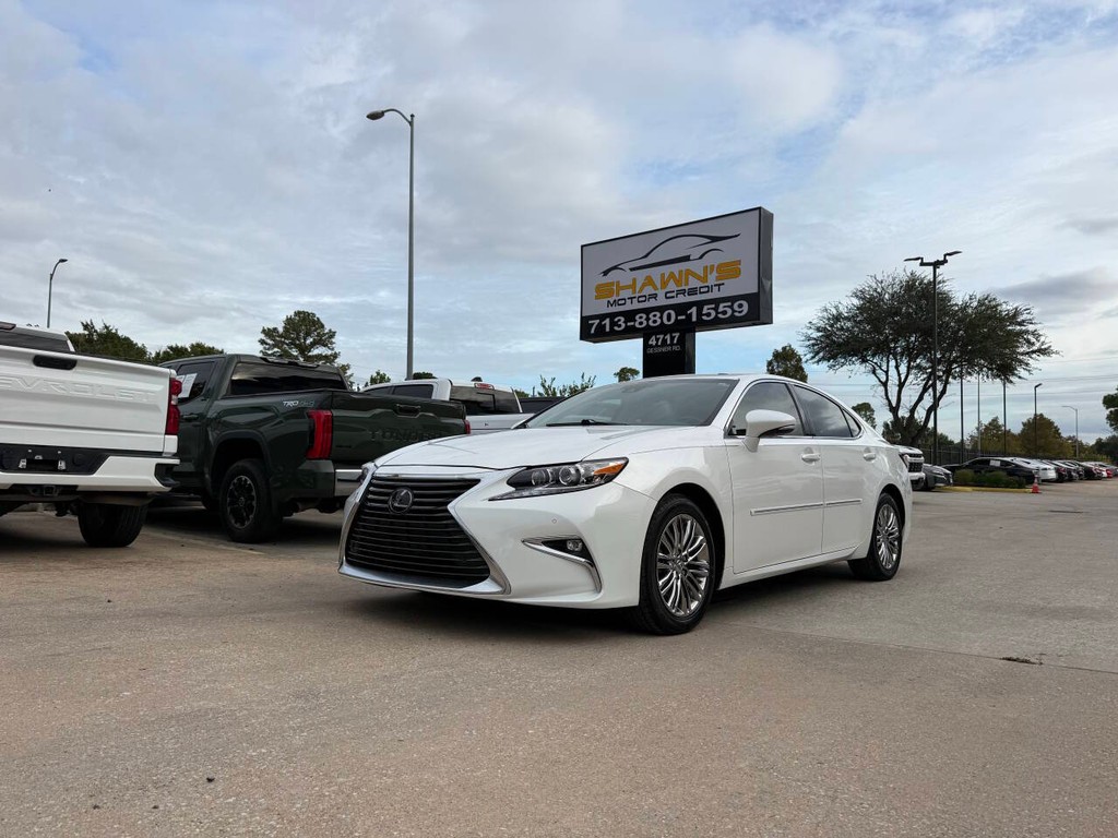 Lexus ES Vehicle Full-screen Gallery Image 46