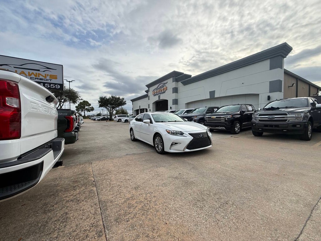 Lexus ES Vehicle Full-screen Gallery Image 47