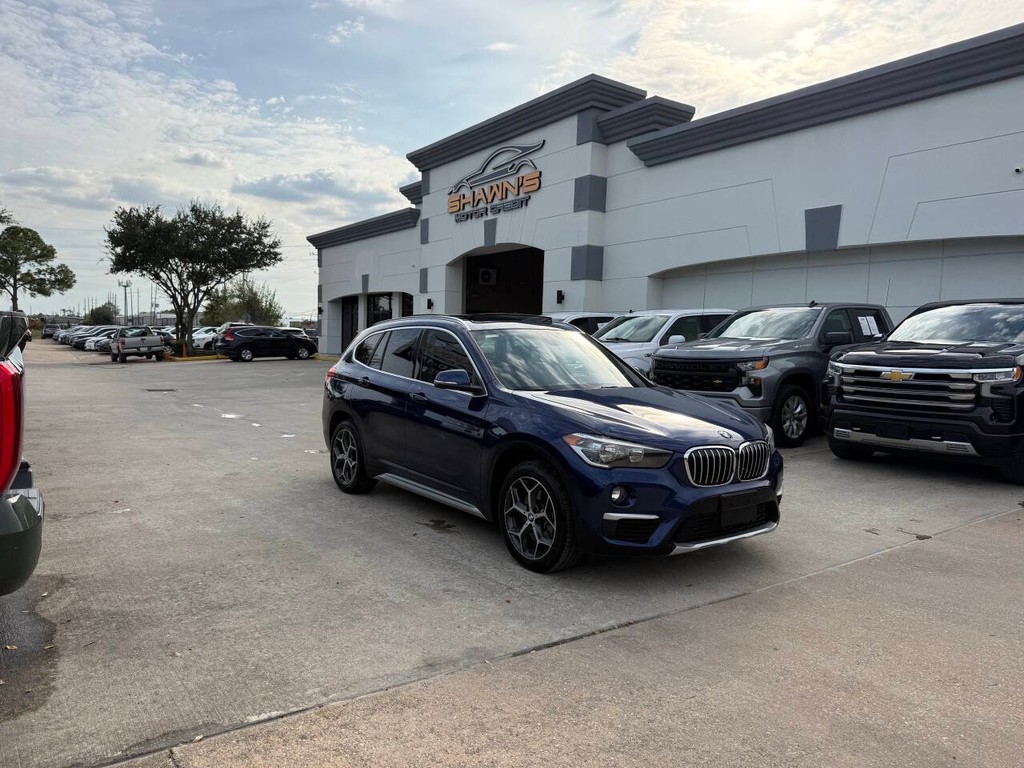 BMW X1 Vehicle Full-screen Gallery Image 02