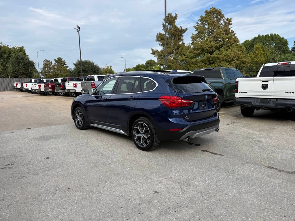 BMW X1 Vehicle Full-screen Gallery Image 04