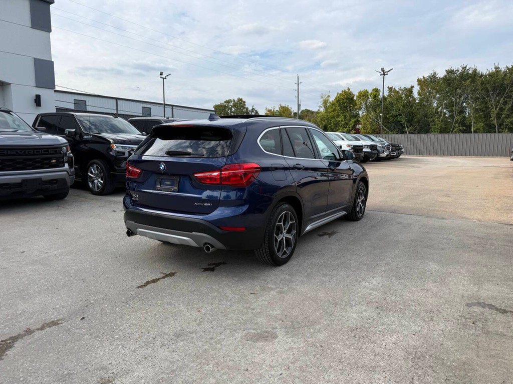 BMW X1 Vehicle Full-screen Gallery Image 05