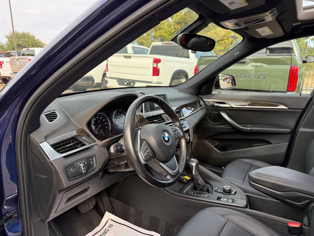 BMW X1 Vehicle Full-screen Gallery Image 06