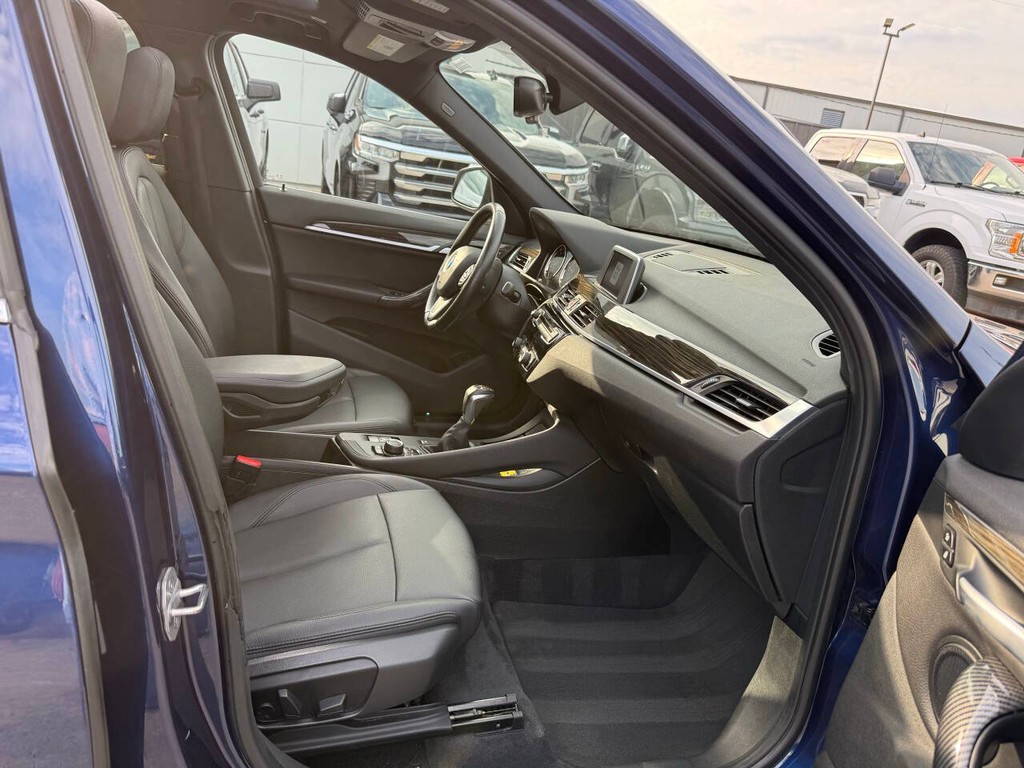 BMW X1 Vehicle Full-screen Gallery Image 10