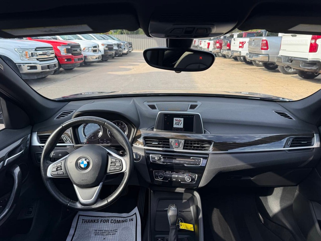 BMW X1 Vehicle Full-screen Gallery Image 17