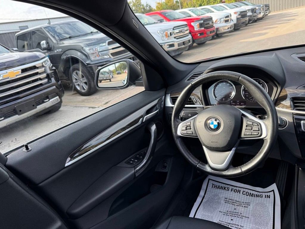 BMW X1 Vehicle Full-screen Gallery Image 19