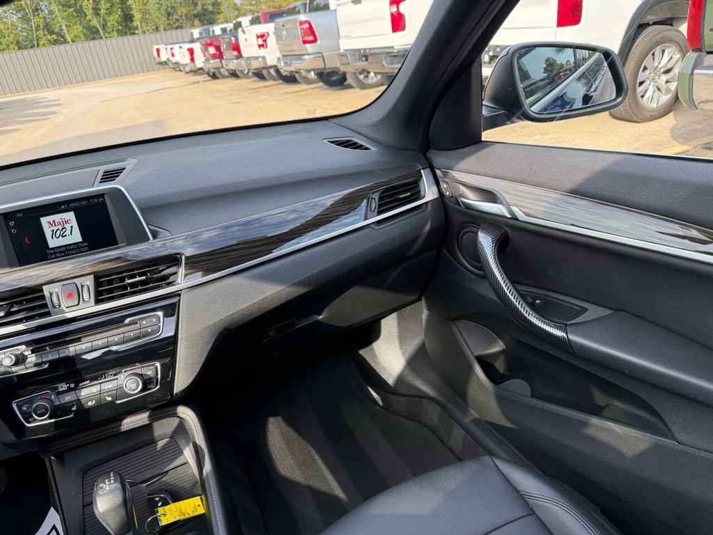 BMW X1 Vehicle Full-screen Gallery Image 20
