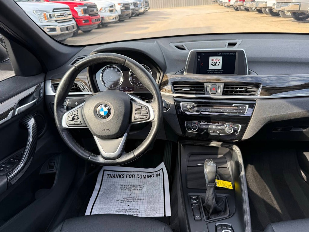 BMW X1 Vehicle Full-screen Gallery Image 21