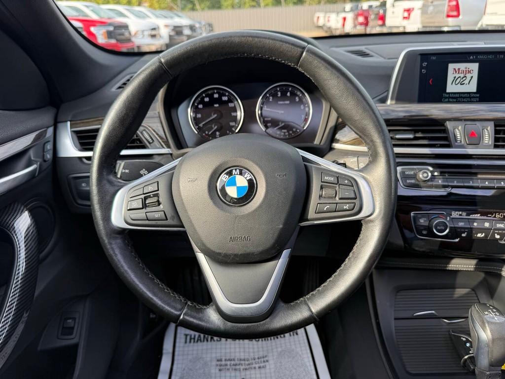 BMW X1 Vehicle Full-screen Gallery Image 22