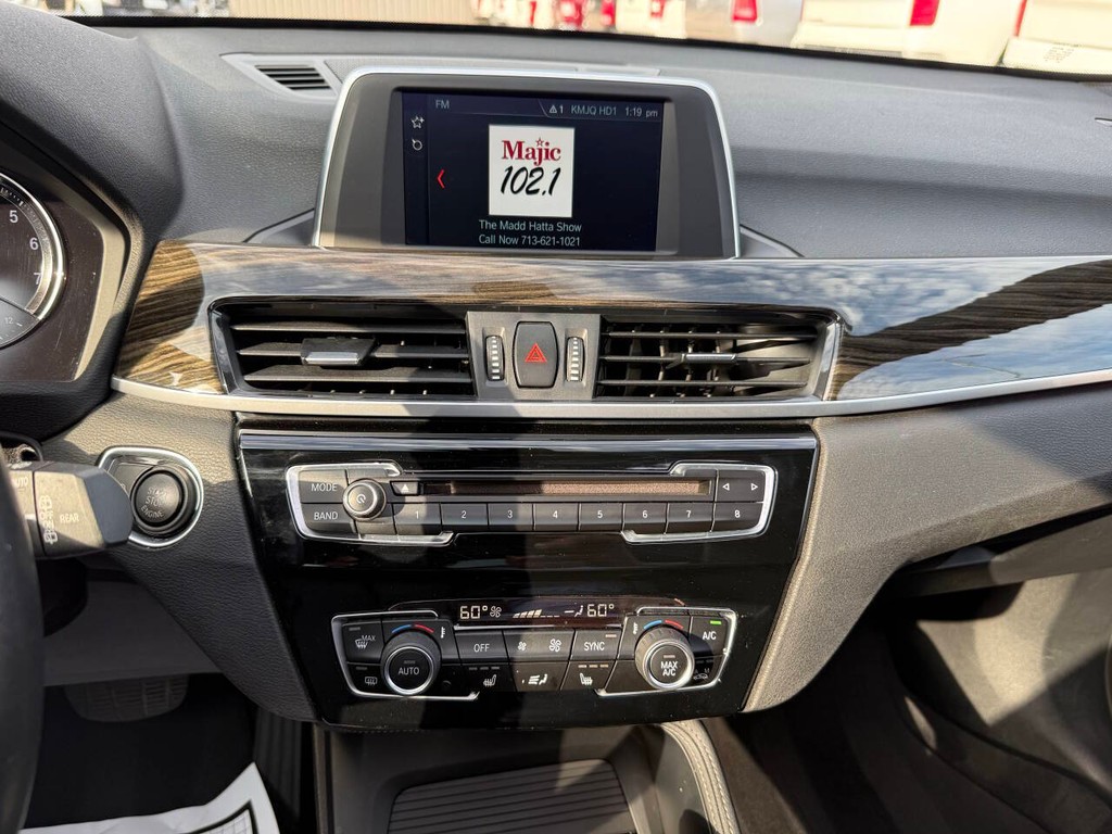 BMW X1 Vehicle Full-screen Gallery Image 24