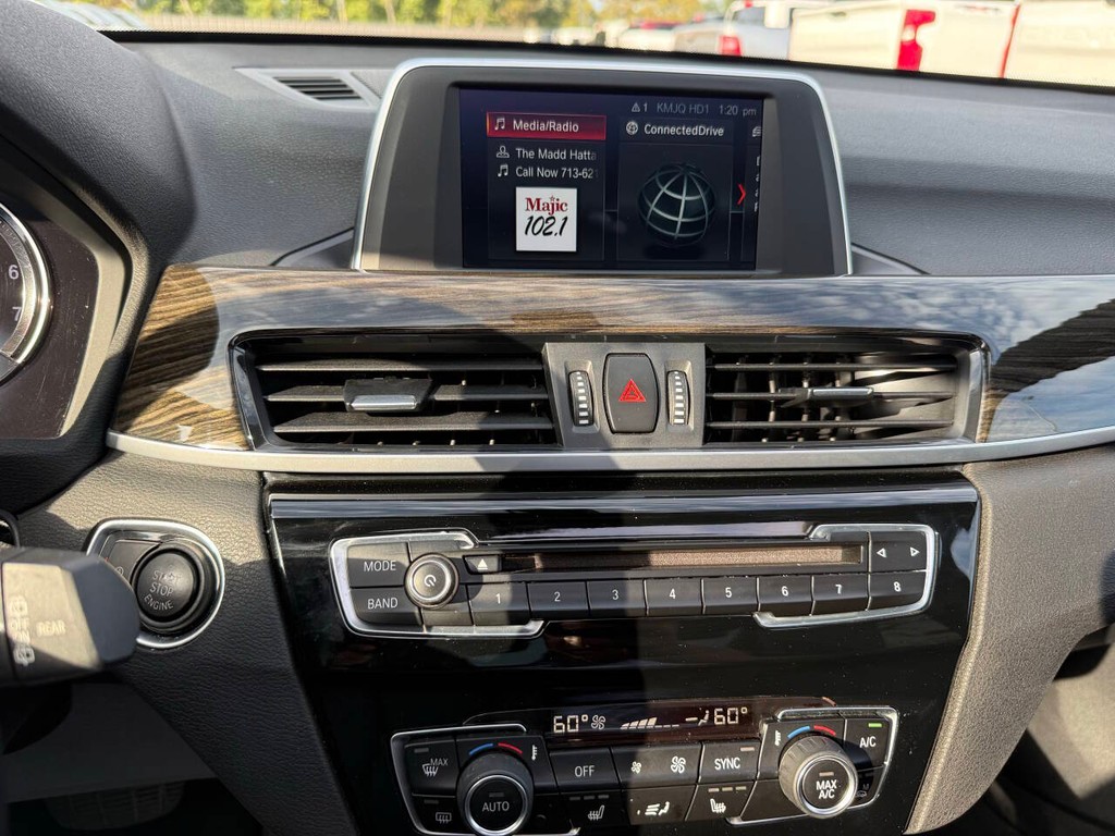 BMW X1 Vehicle Full-screen Gallery Image 27